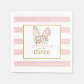 何人かのバニーが三つ曲がっている（バニー耳） スタンダードカクテルナプキン (正面)