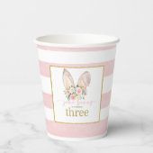 何人かのバニーが三つ耳のパーティーカップを回している 紙コップ (裏面)