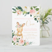 何人かのバニーが女の子のために最初の誕生日を回している 招待状 (スタンド正面)