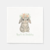 何人かのバニーが最初の誕生日ナプキンを回している スタンダードカクテルナプキン (正面)