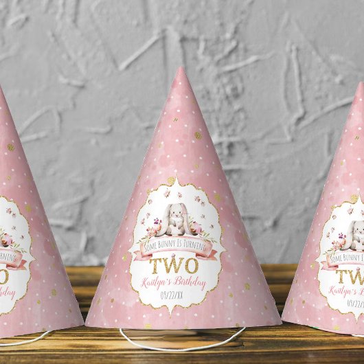 何人かのバニーが2歳の誕生日を迎える パーティーハット