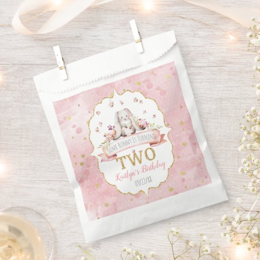 何人かのバニーが2歳の誕生日を迎える フェイバーバッグ (クリップ留めされた状態)