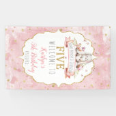 何人かのバニーが5番目の誕生日歓迎を回している 横断幕 (横)