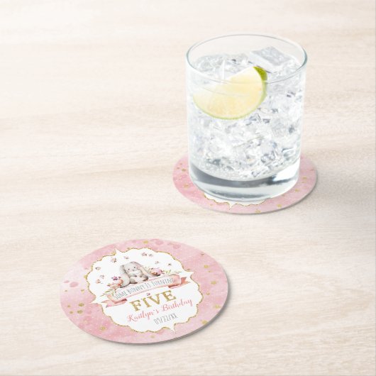 何人かのバニーが5誕生日を回っている ラウンドペーパーコースター (インサイチュ)