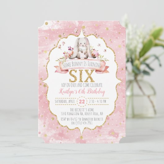 何人かのバニーが6番目の誕生日招待状を回している 招待状 (スタンド正面)