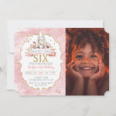 何人かのバニーが6番目の誕生日招待状を回している 招待状 (正面)