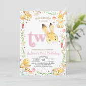 何人かのバニーは、女の子の2番目の誕生日の2回を回している。 招待状 (スタンド正面)