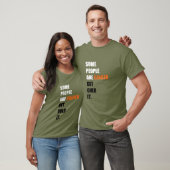 何人かの人々ショウガの人の基本的な暗いTシャツです Tシャツ (ユニセックス)