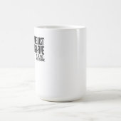 何人かの人々顔でちょうど高い5つを必要とします コーヒーマグカップ (中央)