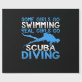 何人かの女の子のように泳ぐ実在女の子はスキューバダイビングに行く ラッピングペーパー (フラット)