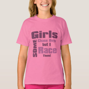 何人かの女の子の追跡の男の子しかし私はそれらを競争させます Tシャツ