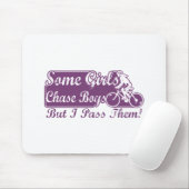 何人かの女の子の追跡の男の子私はそれらにサイクリングを渡します マウスパッド (マウス)