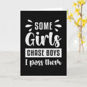 何人かの女の子を追う男の子を渡す水泳泳ぐ人 カード (黄色い花)