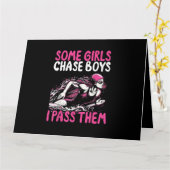 何人かの女の子を追う男の子を渡す – おもしろい水泳 カード (黄色い花)