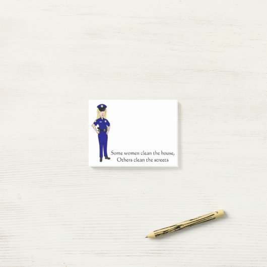 何人かの女性は警官のユーモアをきれいにします ポストイット (デスク上)