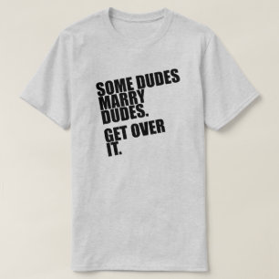 何人かの男は男と結婚します。 それを乗り越えて下さい Tシャツ