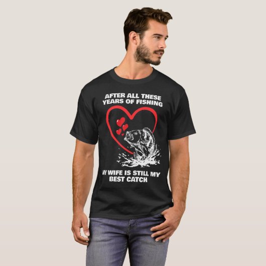 何年も経った後に魚釣りの妻最高のが捕る Tシャツ (正面フル)