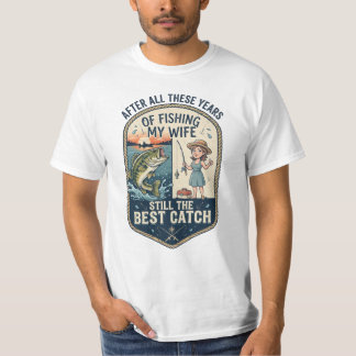 何年釣りしても妻が一番の獲物 Tシャツ