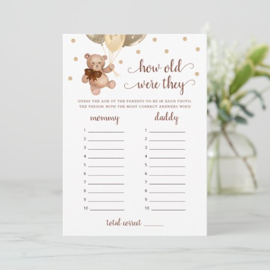 何歳の彼らは赤ちゃんシャワーTeddyクマのカードをゲーム 招待状 (スタンド正面)