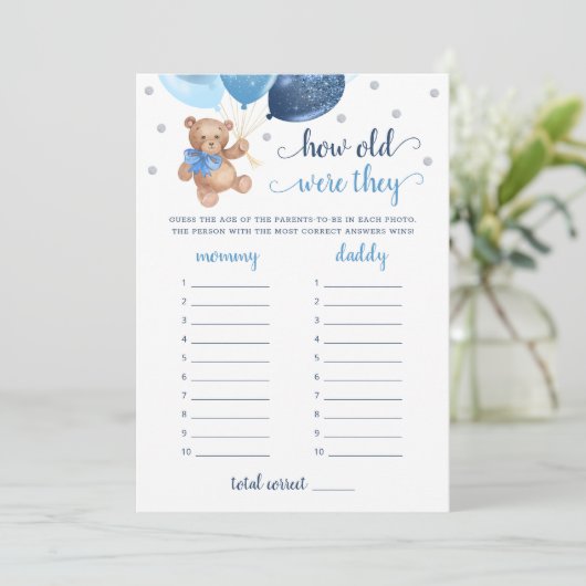 何歳の彼らは赤ちゃんシャワーTeddyクマのカードをゲーム 招待状 (スタンド正面)