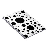 何百ものさまざまなサイズの黒い点そして円 ノートブック (右側)