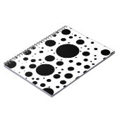 何百ものさまざまなサイズの黒い点そして円 ノートブック (左側)