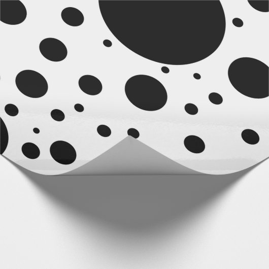 何百ものさまざまなサイズの黒い点そして円 ラッピングペーパー (角)