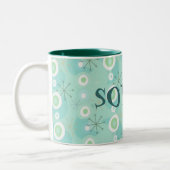 余りにかわいく青か緑のレトロパターンマグ ツートーンマグカップ (左)