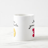 余りに若い30があるため コーヒーマグカップ (中央)