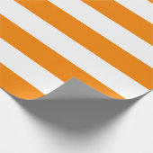 余分な大きなオレンジと白のストライプ ラッピングペーパー (角)