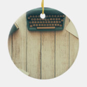 作家のライティングデスクのレトロのタイプライター セラミックオーナメント (裏面)