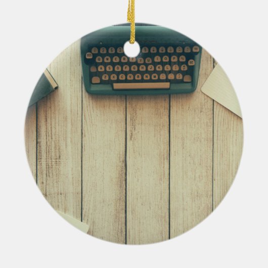 作家のライティングデスクのレトロのタイプライター セラミックオーナメント (裏面)