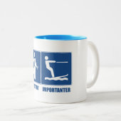 作業が重要、水上スキーが重要 ツートーンマグカップ (正面右)