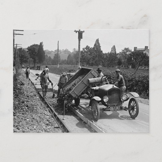 作業中の道路工事チーム 1925年 ポストカード (正面)