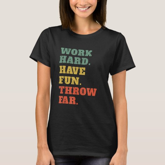 作業懸命はおもしろい投球ファーディスカスレトロを持つ Tシャツ (正面)