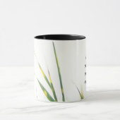 使徒行伝第17章28節は彼の中に住み、聖書の節を動かす マグカップ (中央)