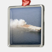 使用停止の航空機である元オリスカニー メタルオーナメント (左)