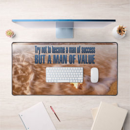 価値ある人間になれ感動的引用文 デスクマット