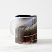 促進の列車のコーヒー・マグ ツートーンマグカップ (正面左)