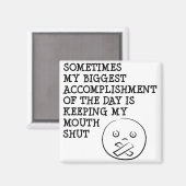 保の口を閉じたおもしろい冷蔵庫用マグネットことわざ マグネット (正面/裏面)