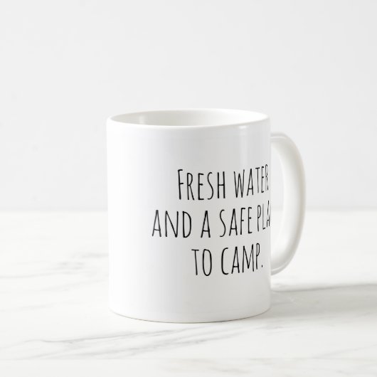 保保のサイン"新鮮な水とキャンプのための安全な場所。 コーヒーマグカップ (正面右)