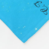 保信じ星の星空が黒い背景で覆われた フリースブランケット (角)