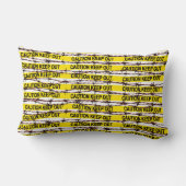 保出て！イエローテープおよび有刺鉄線 ランバークッション (裏面)