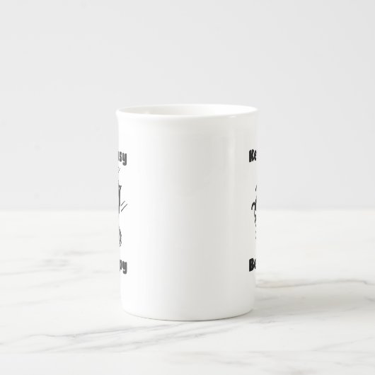 保忙しBee Cartoonで幸せ忙しにやる気を起こさせるなる ボーンチャイナマグカップ (正面)