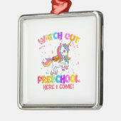 保育園の様子を見来る メタルオーナメント (左)