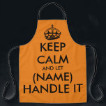 保落ち着いてオレンジのキッチンおもしろいを取り扱う エプロン<br><div class="desc">落ち着保いて、(名前を)使ってオレンジおもしろいBBQエプロンと女男性へたちを扱う。ヴィンテージタイポグラフィテンプレート(クラウン付き)キッチンパーソナライズされた料理は色に関係なく前垂れを着用。トレンディーテンプレートと大文字のタイポグラフィデザイン。独自の名前またはユーモアのある引用文を追加自分の誕生日パーティーのプレゼントを作る。小、中、大などで買える。夕素晴らし食パーティー、ベーキング、皿洗い、美術工芸品などにも、彼と彼女のために彼女と一緒に作ってあげる。友人や家族のプレゼントを楽しむ。</div>