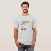 保護子供。銃の色ではない動揺して グランジ Tシャツ (正面フル)