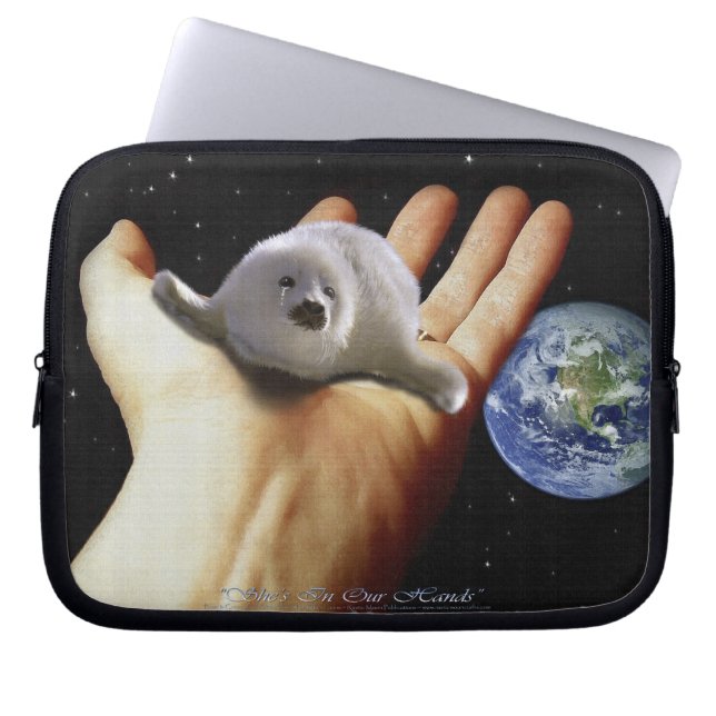 保護狩りのアザラシ – Wildlife Art ラップトップスリーブ (正面)