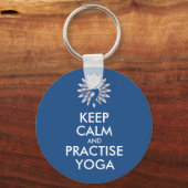 保静にヨガを練習 キーホルダー (正面)