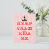 保Calm & キスMe – ピンク&レッドフローラDamask ポストカード (スタンド正面)